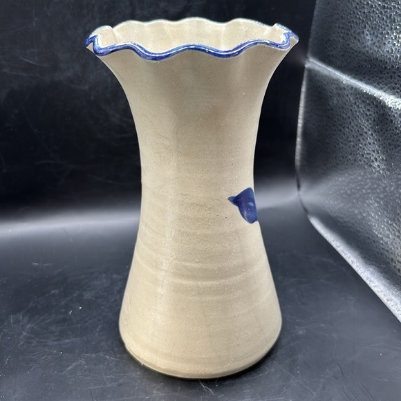 Williamsburg pottery vase. Blue and cream. Beautiful. 7” tall 3.5” wide. - Picture 4 of 10
